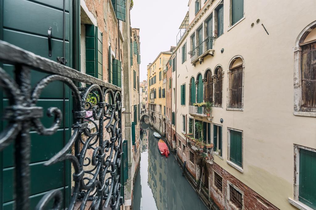 Charming Palace Corte Del Teatro Veneza Exterior foto